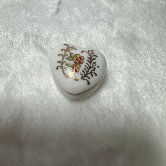 MiniatureVintage Heart-Shaped Ceramic Trinket Box With Gold Red Floral Design - Picture 6 of 8